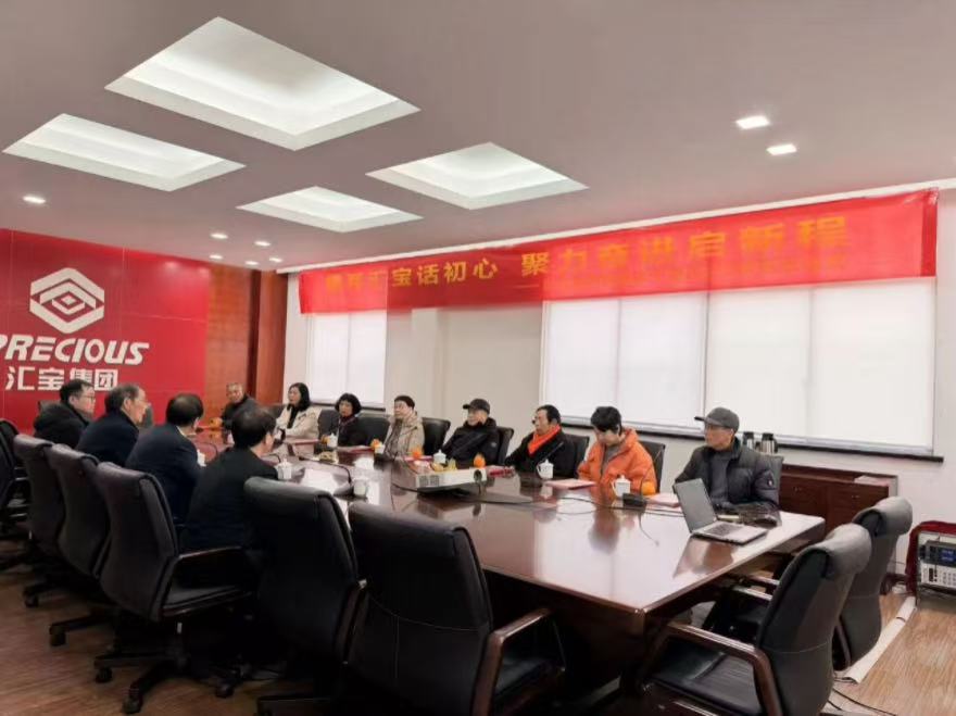 在教室里揉老师的胸动态图